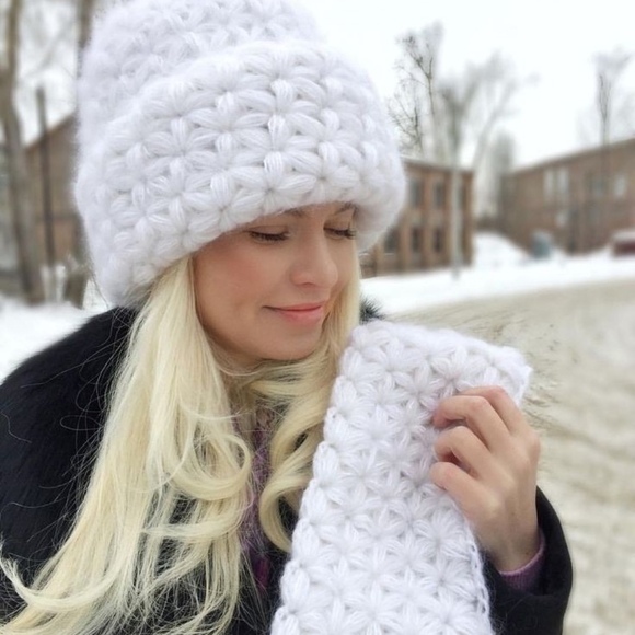 Jasmine stich handmade cozy hat - Picture 16 of 16